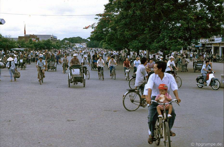 Chùm ảnh hiếm về những khu chợ nổi tiếng ở Việt Nam những năm 90 chum anh hiem ve nhung khu cho noi tieng o viet nam nhung nam 90