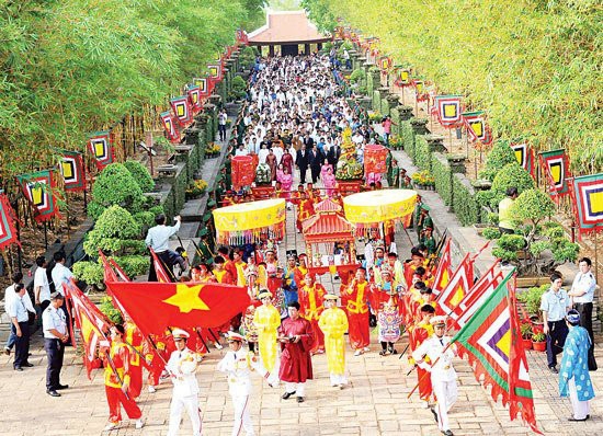 Giỗ tổ Hùng Vương vẫn đi làm, người lao động được hưởng bao nhiêu % lương? gio to hung vuong van di lam nguoi lao dong duoc huong bao nhieu luong