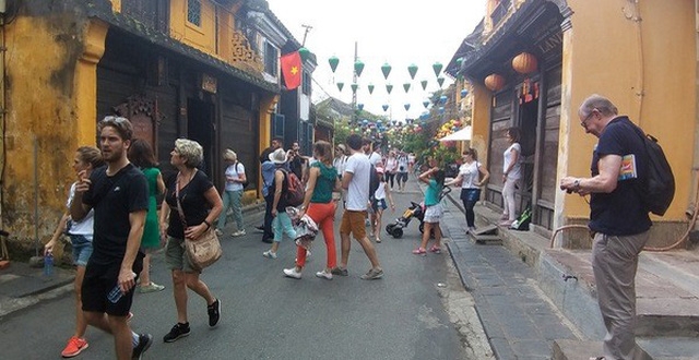 quang nam 30 nguoi cung bay voi benh nhan so 17 am tinh voi covid 19