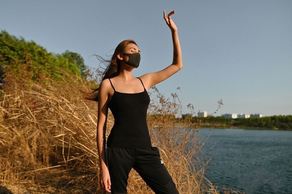 Võ Hoàng Yến đi cách ly tập trung nhưng không quên pose ảnh thần thái siêu mẫu vo hoang yen di cach ly tap trung nhung khong quen pose anh than thai sieu mau