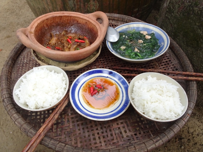 "Đi đâu thì đi, nhớ giờ cơm mà về ăn..." di dau thi di nho gio com ma ve an