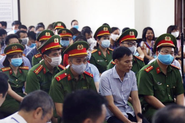 Tin pháp luật 24h nóng nhất hôm nay (16/5): Các bị cáo nói lời sau cùng ở vụ gian lận điểm thi tại Hoà Bình tin phap luat 24h nong nhat hom nay 165 cac bi cao noi loi sau cung o vu gian lan diem thi tai hoa binh