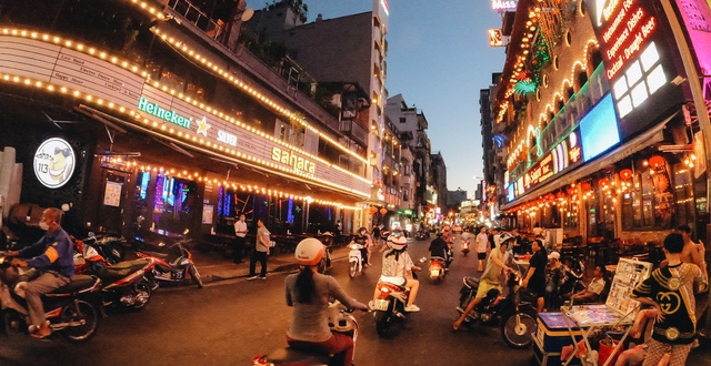 Khách Tây nêu 10 lý do nên đến TP HCM một lần trong đời khach tay neu 10 ly do nen den tp hcm mot lan trong doi
