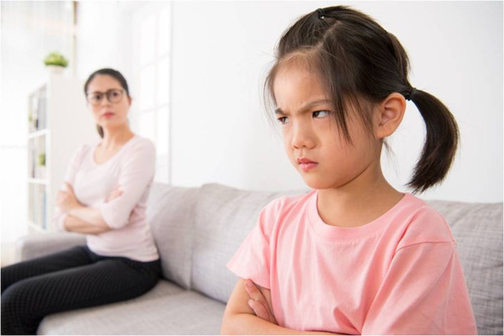 "Nói một đằng, làm một nẻo" - cha mẹ thiếu gương mẫu khi dạy trẻ như thế nào? noi mot dang lam mot neo cha me thieu guong mau khi day tre nhu the nao
