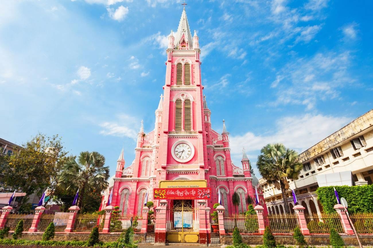 Nhà thờ màu hồng ở Sài Gòn lọt top 10 điểm đến màu hồng đẹp nhất thế giới nha tho mau hong o sai gon lot top 10 diem den mau hong dep nhat the gioi