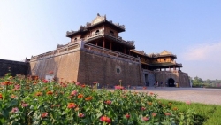 hue tang phi tham quan lieu co giu chan duoc du khach