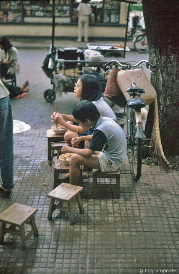 Chùm ảnh hiếm có khó tìm về một Sài Gòn rực rỡ những năm 90 chum anh hiem co kho tim ve mot sai gon ruc ro nhung nam 90