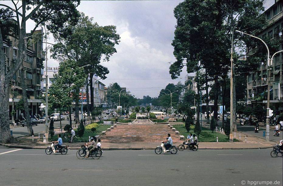 Chùm ảnh hiếm có khó tìm về một Sài Gòn rực rỡ những năm 90 chum anh hiem co kho tim ve mot sai gon ruc ro nhung nam 90