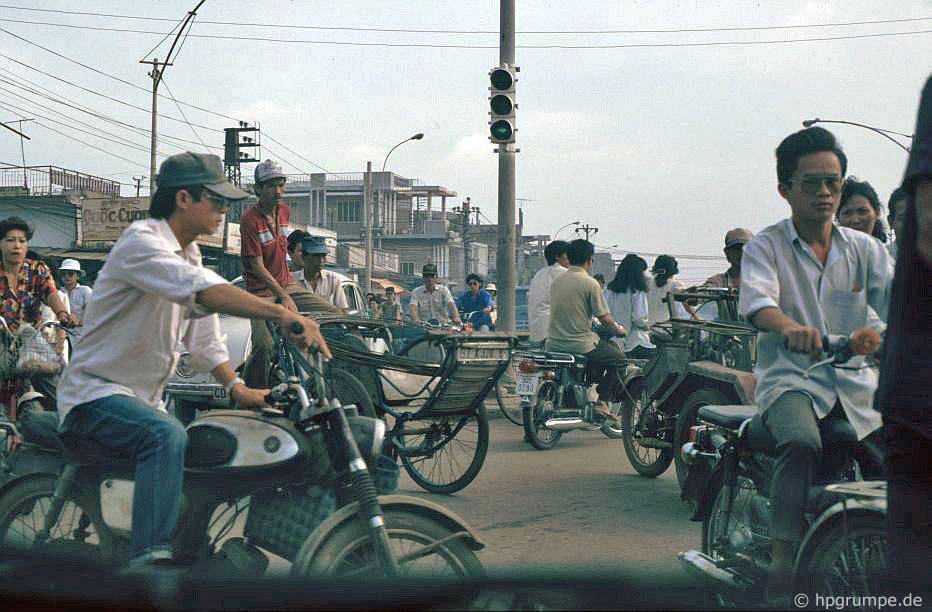 Chùm ảnh hiếm có khó tìm về một Sài Gòn rực rỡ những năm 90 chum anh hiem co kho tim ve mot sai gon ruc ro nhung nam 90