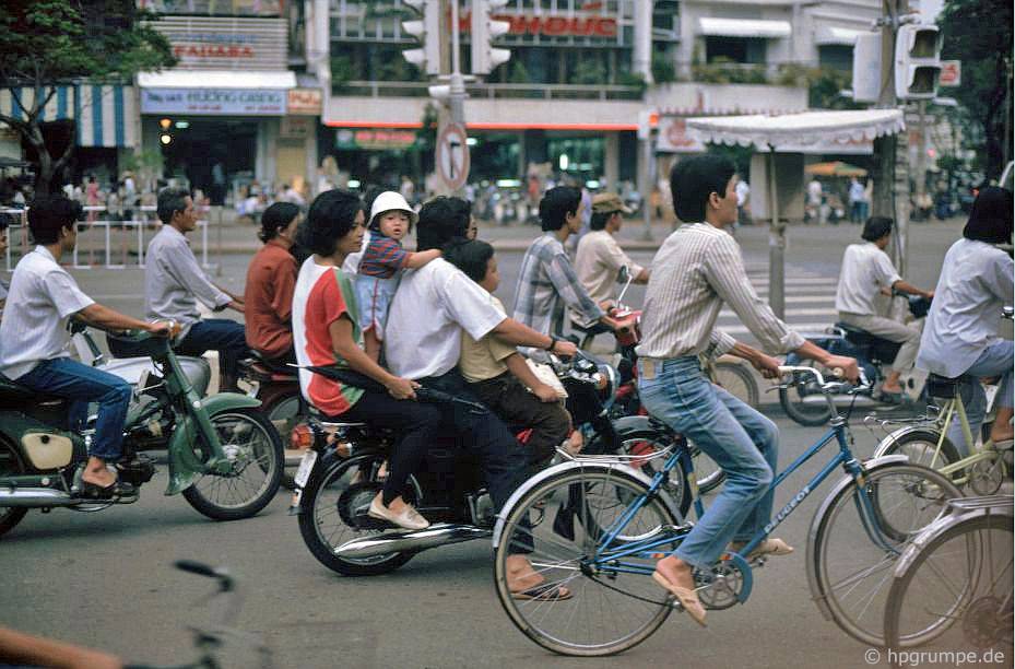 Chùm ảnh hiếm có khó tìm về một Sài Gòn rực rỡ những năm 90 chum anh hiem co kho tim ve mot sai gon ruc ro nhung nam 90