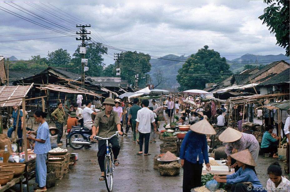 Chùm ảnh: Vẻ đẹp hoang sơ của Cao Bằng những năm 90 qua ống kính của nhiếp ảnh gia Đức chum anh ve dep hoang so cua cao bang nhung nam 90 qua ong kinh cua nhiep anh gia duc