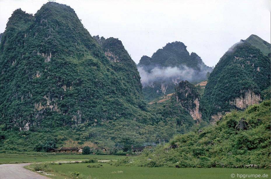 Chùm ảnh: Vẻ đẹp hoang sơ của Cao Bằng những năm 90 qua ống kính của nhiếp ảnh gia Đức chum anh ve dep hoang so cua cao bang nhung nam 90 qua ong kinh cua nhiep anh gia duc