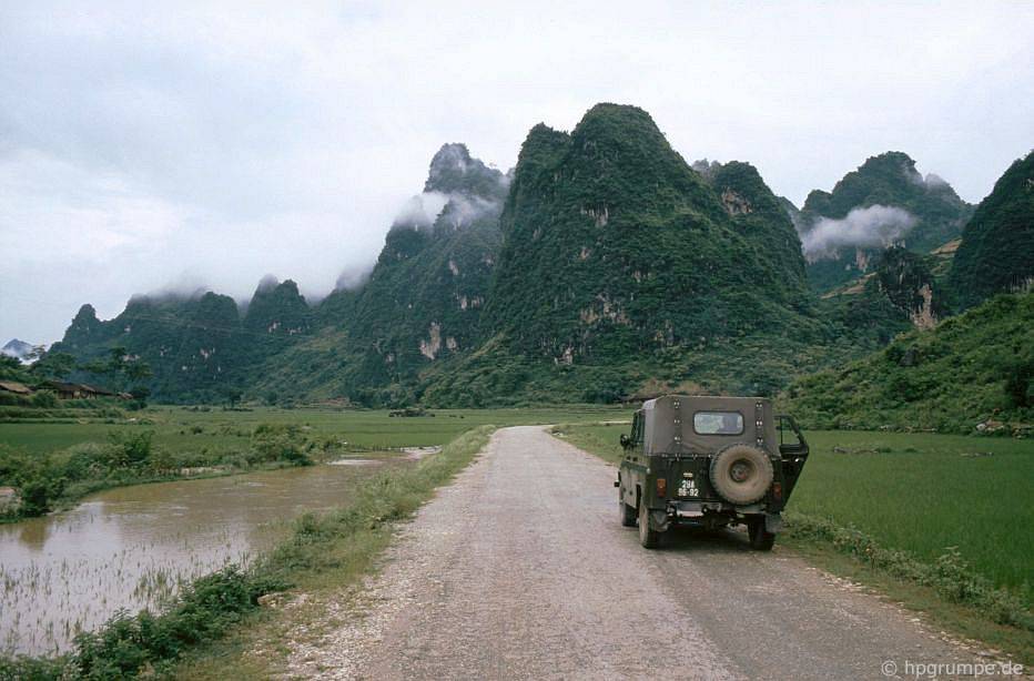 Chùm ảnh: Vẻ đẹp hoang sơ của Cao Bằng những năm 90 qua ống kính của nhiếp ảnh gia Đức chum anh ve dep hoang so cua cao bang nhung nam 90 qua ong kinh cua nhiep anh gia duc