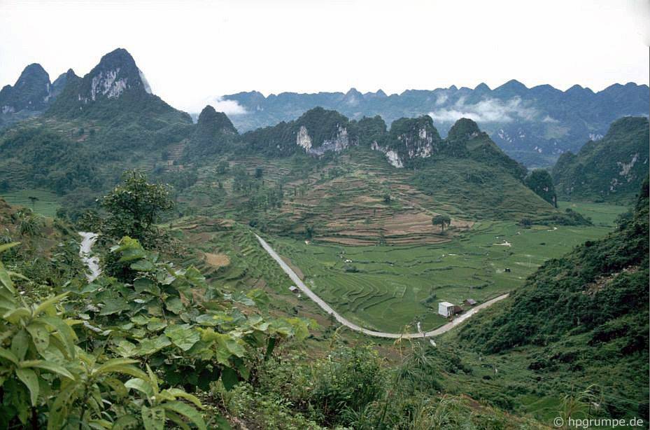 Chùm ảnh: Vẻ đẹp hoang sơ của Cao Bằng những năm 90 qua ống kính của nhiếp ảnh gia Đức chum anh ve dep hoang so cua cao bang nhung nam 90 qua ong kinh cua nhiep anh gia duc