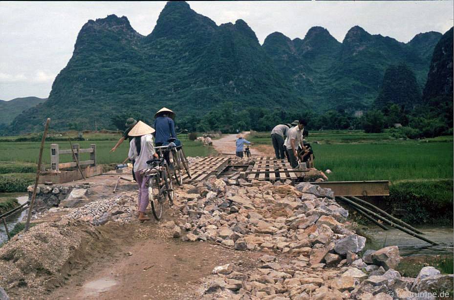 Chùm ảnh: Vẻ đẹp hoang sơ của Cao Bằng những năm 90 qua ống kính của nhiếp ảnh gia Đức chum anh ve dep hoang so cua cao bang nhung nam 90 qua ong kinh cua nhiep anh gia duc