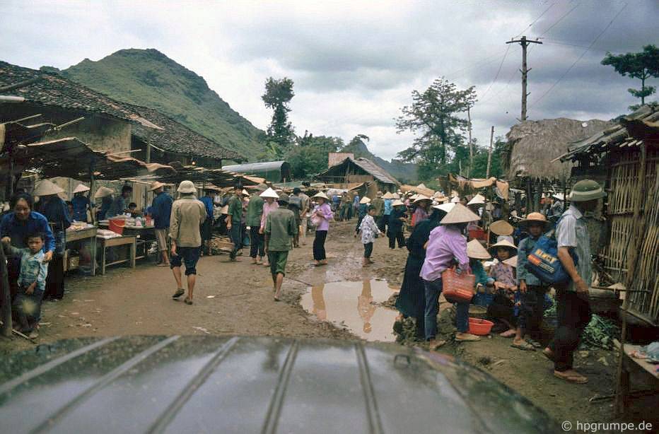Chùm ảnh: Vẻ đẹp hoang sơ của Cao Bằng những năm 90 qua ống kính của nhiếp ảnh gia Đức chum anh ve dep hoang so cua cao bang nhung nam 90 qua ong kinh cua nhiep anh gia duc