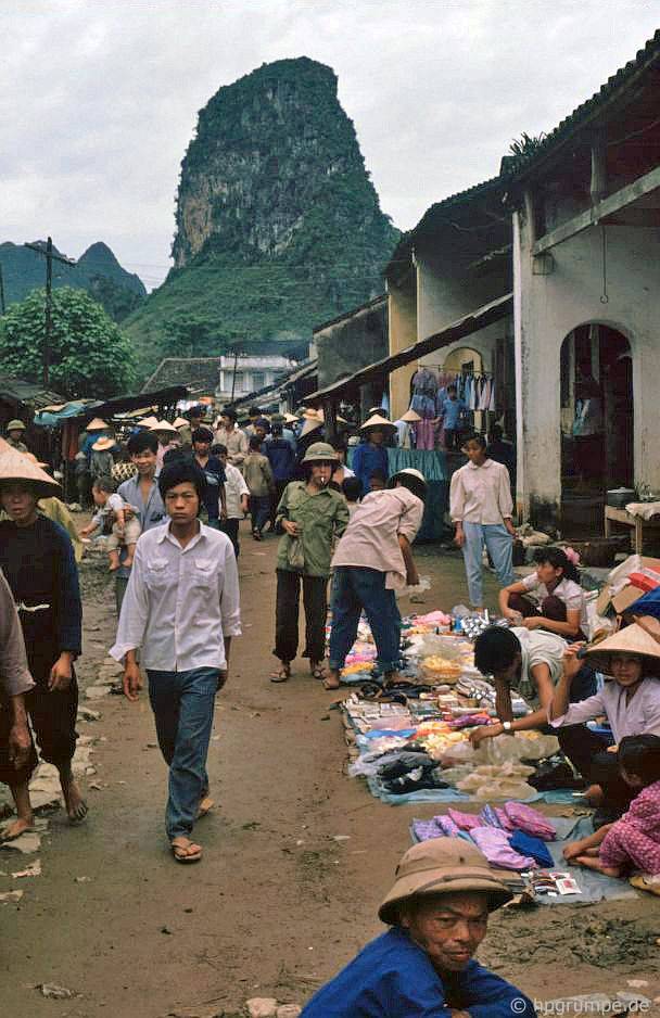 Chùm ảnh: Vẻ đẹp hoang sơ của Cao Bằng những năm 90 qua ống kính của nhiếp ảnh gia Đức chum anh ve dep hoang so cua cao bang nhung nam 90 qua ong kinh cua nhiep anh gia duc