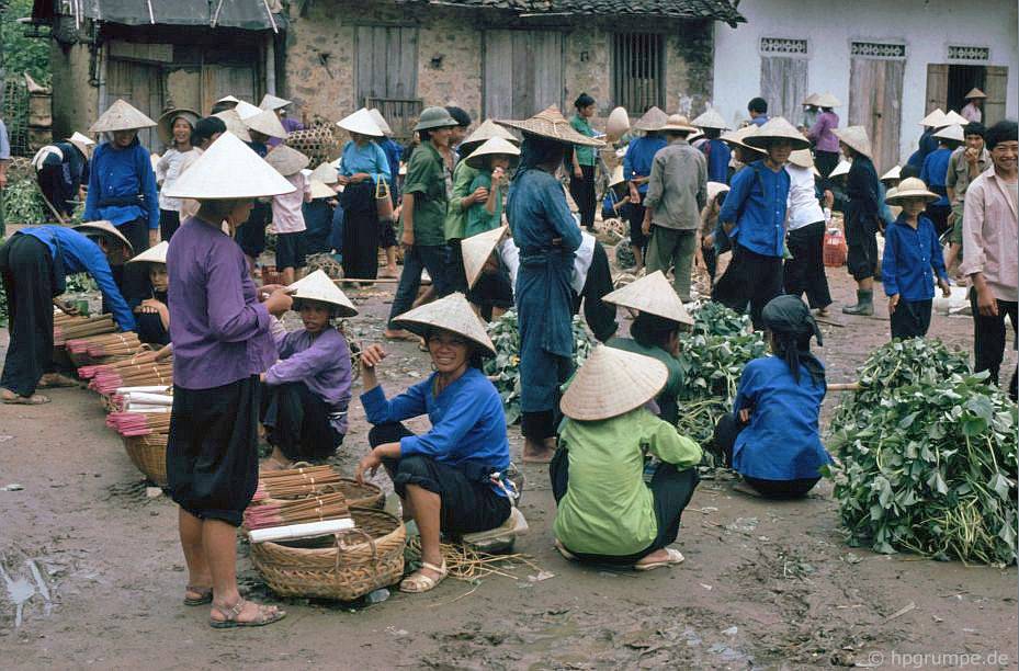 Chùm ảnh: Vẻ đẹp hoang sơ của Cao Bằng những năm 90 qua ống kính của nhiếp ảnh gia Đức chum anh ve dep hoang so cua cao bang nhung nam 90 qua ong kinh cua nhiep anh gia duc