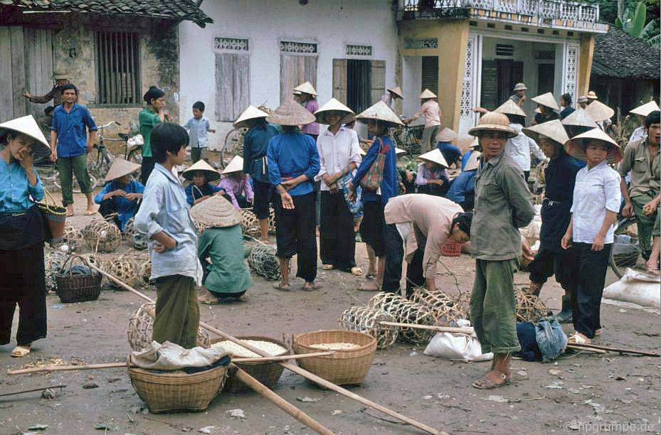 Chùm ảnh: Vẻ đẹp hoang sơ của Cao Bằng những năm 90 qua ống kính của nhiếp ảnh gia Đức chum anh ve dep hoang so cua cao bang nhung nam 90 qua ong kinh cua nhiep anh gia duc