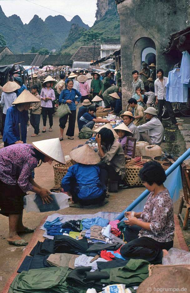 Chùm ảnh: Vẻ đẹp hoang sơ của Cao Bằng những năm 90 qua ống kính của nhiếp ảnh gia Đức chum anh ve dep hoang so cua cao bang nhung nam 90 qua ong kinh cua nhiep anh gia duc