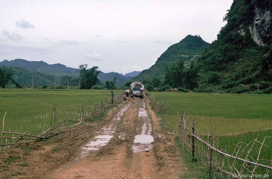 Chùm ảnh: Vẻ đẹp hoang sơ của Cao Bằng những năm 90 qua ống kính của nhiếp ảnh gia Đức chum anh ve dep hoang so cua cao bang nhung nam 90 qua ong kinh cua nhiep anh gia duc