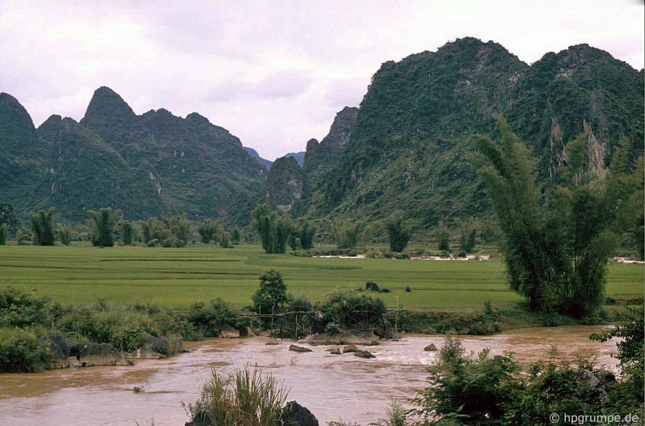 Chùm ảnh: Vẻ đẹp hoang sơ của Cao Bằng những năm 90 qua ống kính của nhiếp ảnh gia Đức chum anh ve dep hoang so cua cao bang nhung nam 90 qua ong kinh cua nhiep anh gia duc