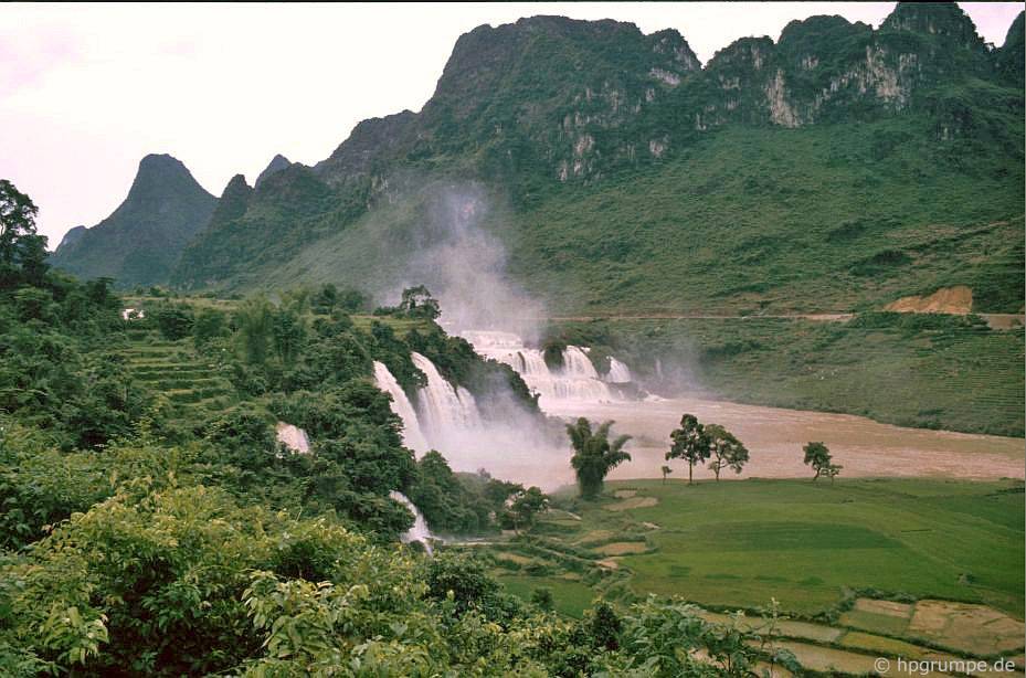 Chùm ảnh: Vẻ đẹp hoang sơ của Cao Bằng những năm 90 qua ống kính của nhiếp ảnh gia Đức chum anh ve dep hoang so cua cao bang nhung nam 90 qua ong kinh cua nhiep anh gia duc