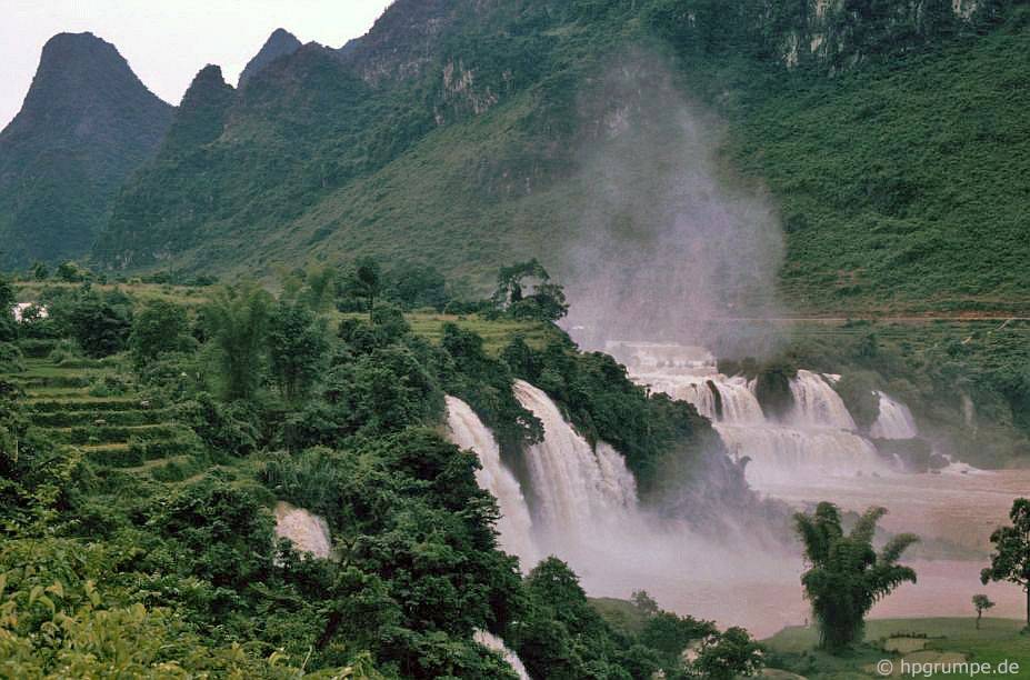 Chùm ảnh: Vẻ đẹp hoang sơ của Cao Bằng những năm 90 qua ống kính của nhiếp ảnh gia Đức chum anh ve dep hoang so cua cao bang nhung nam 90 qua ong kinh cua nhiep anh gia duc
