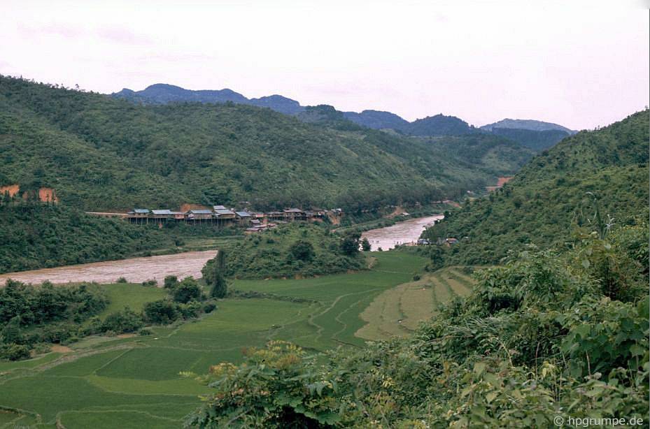 Chùm ảnh: Vẻ đẹp hoang sơ của Cao Bằng những năm 90 qua ống kính của nhiếp ảnh gia Đức chum anh ve dep hoang so cua cao bang nhung nam 90 qua ong kinh cua nhiep anh gia duc