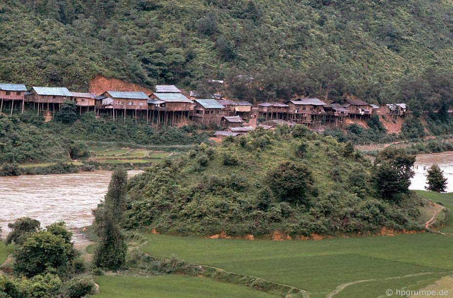 Chùm ảnh: Vẻ đẹp hoang sơ của Cao Bằng những năm 90 qua ống kính của nhiếp ảnh gia Đức chum anh ve dep hoang so cua cao bang nhung nam 90 qua ong kinh cua nhiep anh gia duc