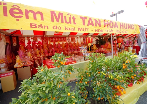 Chợ hoa Tết Little Sài Gòn-Mỹ đón hàng trăm lượt khách mỗi ngày hang tram nguoi den little sai gon my di cho hoa tet sua soan don xuan canh ty 2020