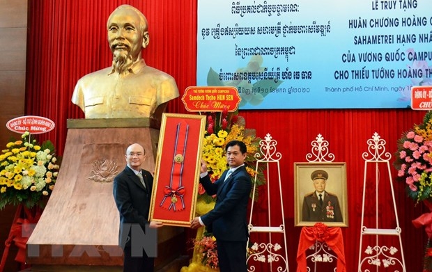 Cố thiếu tướng Hoàng Thế Thiện - người nước ngoài đầu tiên được Campuchia truy tặng Huân chương hoàng gia hạng nhất co thieu tuong hoang the thien nguoi nuoc ngoai dau tien duoc campuchia truy tang huan chuong hoang gia hang nhat