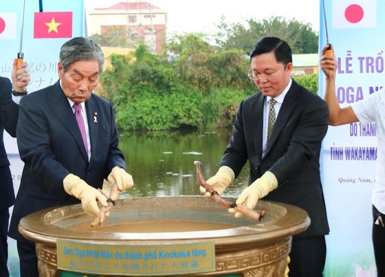 hoa sen tro thanh bieu tuong cho tinh huu nghi ben chat viet nam nhat ban