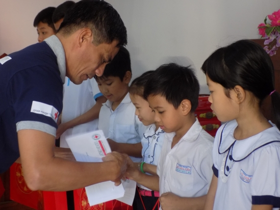 Children Above All Adoption trao học bổng cho 58 học sinh có hoàn cảnh khó khăn tại Đà Nẵng 58 hoc sinh co hoan canh kho khan tai da nang nhan hoc bong tu to chuc tat ca vi tre em thuy dien