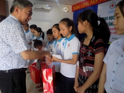 lien hiep tuyen quang tang qua tet cho doi tuong chinh sach gia dinh hoan canh kho khan
