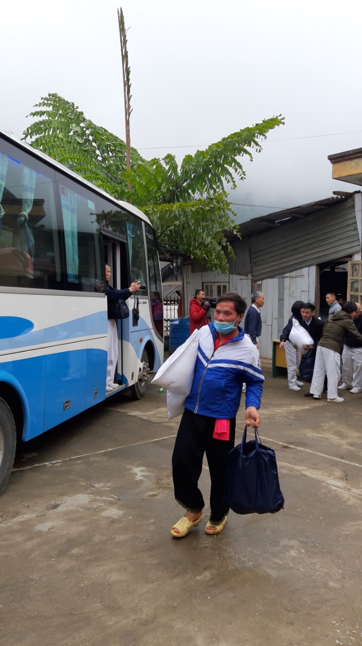 tzu chi trao 500 suat qua cho gia dinh co hoan canh kho khan tai tram tau tinh yen bai