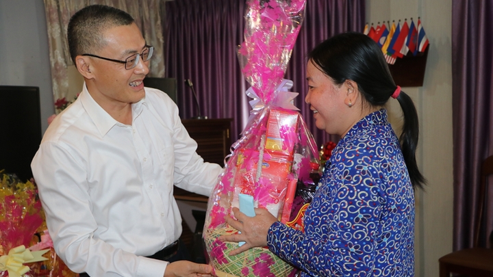 lien hiep tuyen quang tang qua tet cho doi tuong chinh sach gia dinh hoan canh kho khan