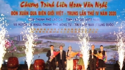 gni trao hon 26000 quan ao am cho hoc sinh lao cai