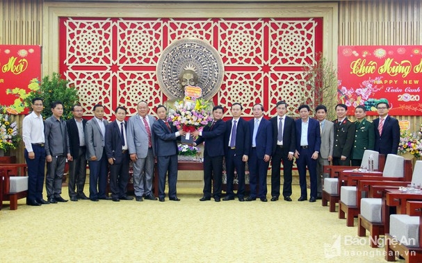 dai dien cac tinh lao chuc tet lanh dao tinh nghe an