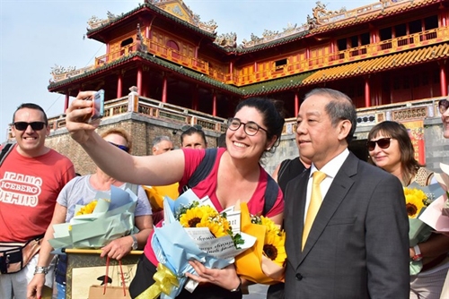 Những du khách quốc tế "xông đất" Việt Nam nhung du khach quoc te xong dat viet nam