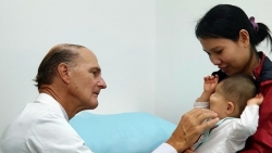 sen vang berlin phat chao cho benh nhan benh vien e ha noi