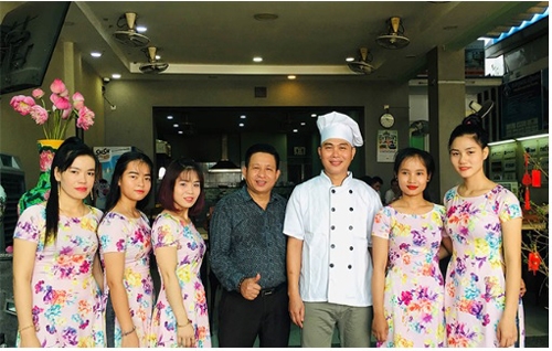 Phở Hoa Sen, địa chỉ ẩm thực Việt ở xứ sở Chùa Tháp tai dat nuoc chua thap mot to pho chuan vi viet nam mat hon 20 tieng moi hoan thanh