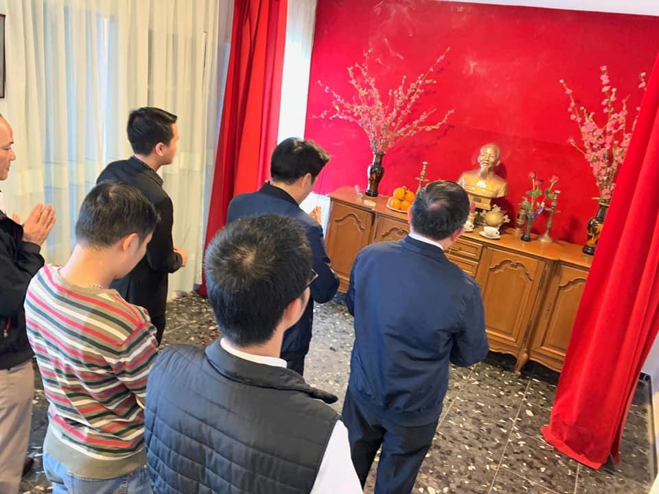 Đại sứ quán Việt Nam tại Angieria tin tưởng vững chắc vào sự lãnh đạo của Đảng dai su quan viet nam tai angieria tin tuong vung chac vao su lanh dao cua dang