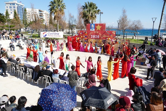 to chuc festival viet nam cho hon 7000 nguoi viet nam tai cong hoa sip