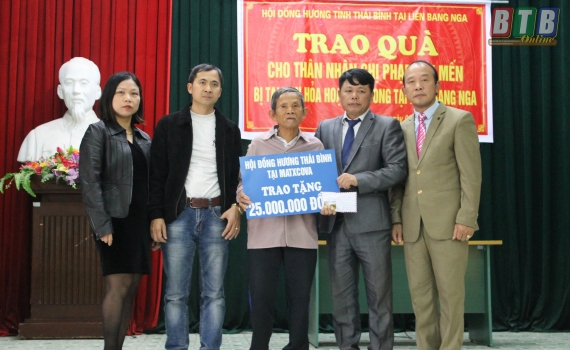 trao 25 trieu dong cho than nhan gia dinh nan nhan gap tai nan tai lien bang nga