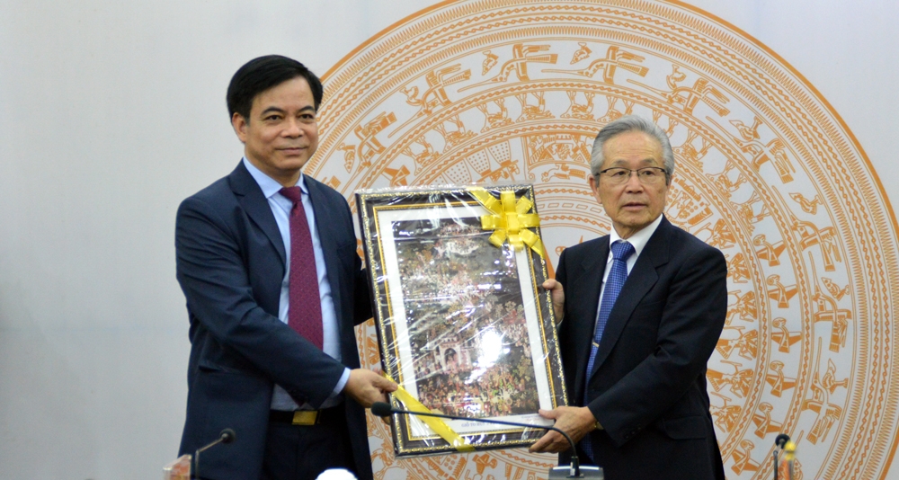 Doanh nghiệp Nhật Bản nghiên cứu, tiến hành hợp tác với Phú Thọ từ cây chè nghi sy ha vien nhat ban quan tam phat trien cay che cua tinh phu tho