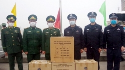 bo doi bien phong viet nam trao tang khau trang va thiet lap duong day nong giup cac tinh giap bien cua lao va campuchia