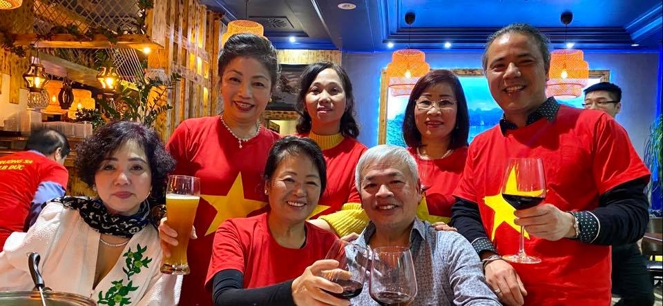 Kiều bào tổ chức triển lãm ảnh về Trường Sa nhân 45 năm quan hệ Việt Nam - Đức cau lac bo truong sa duc quyen gop hon 10 nghin euro ung ho bien dao que huong