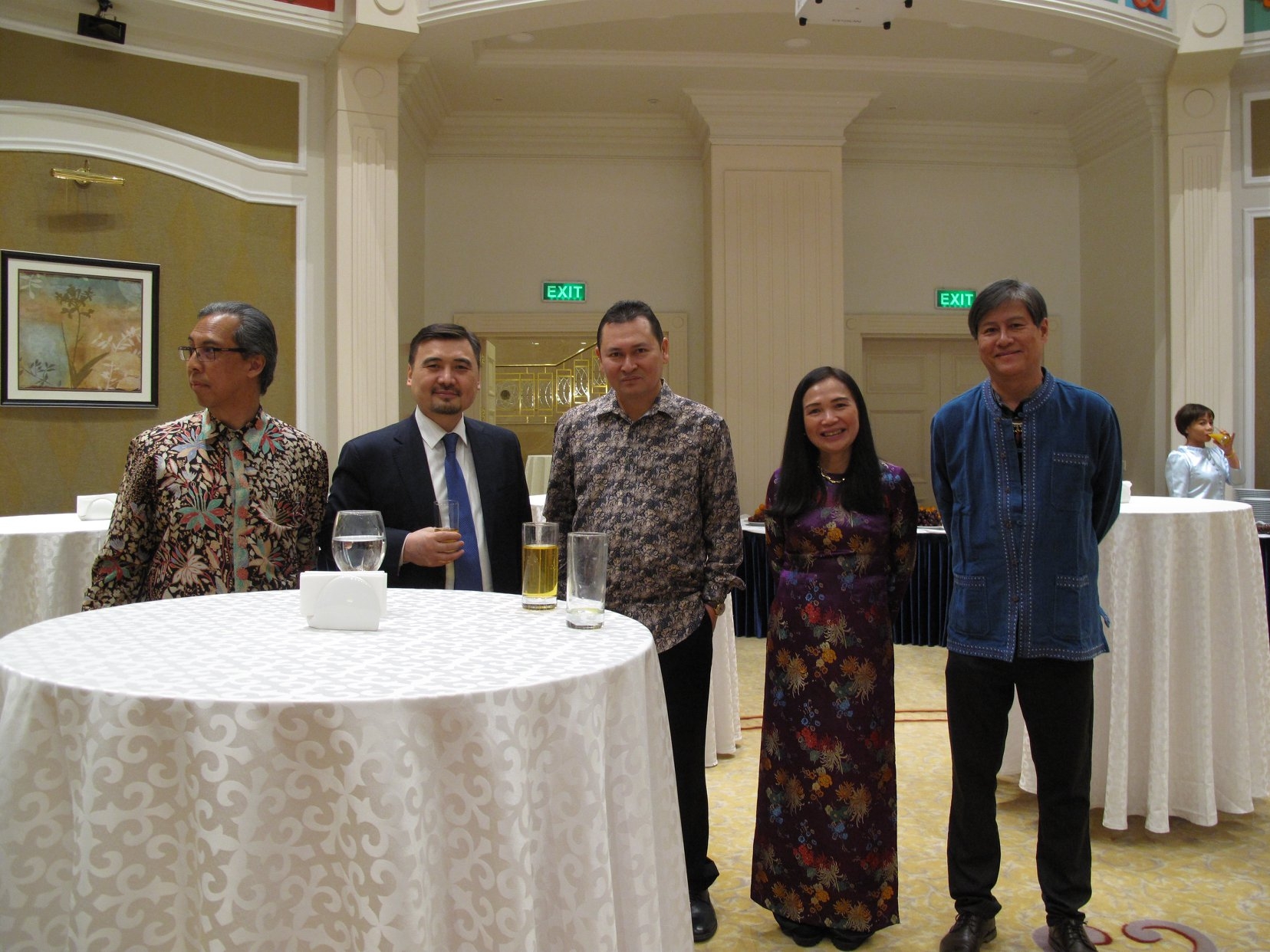 van hoa am thuc viet nam toa sang qua cuoc thi nau an giua dai su quan cac nuoc asean tai kazakhstan