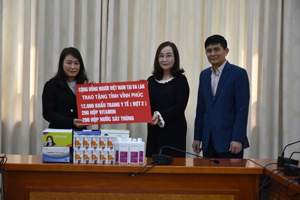 Hội người Việt Nam tại Ba Lan tổ chức trao quà đợt 2 hỗ trợ tỉnh Vĩnh Phúc khắc phục COVID-19 hoi nguoi viet nam tai ba lan to chuc trao qua dot 2 ho tro tinh vinh phuc khac phuc covid 19